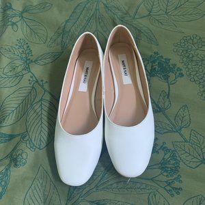 Matt & Nat Willow Flat in White - Size 9